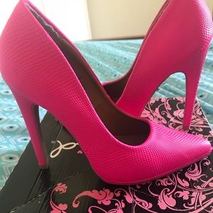PINK SNAKE SKIN HEELS